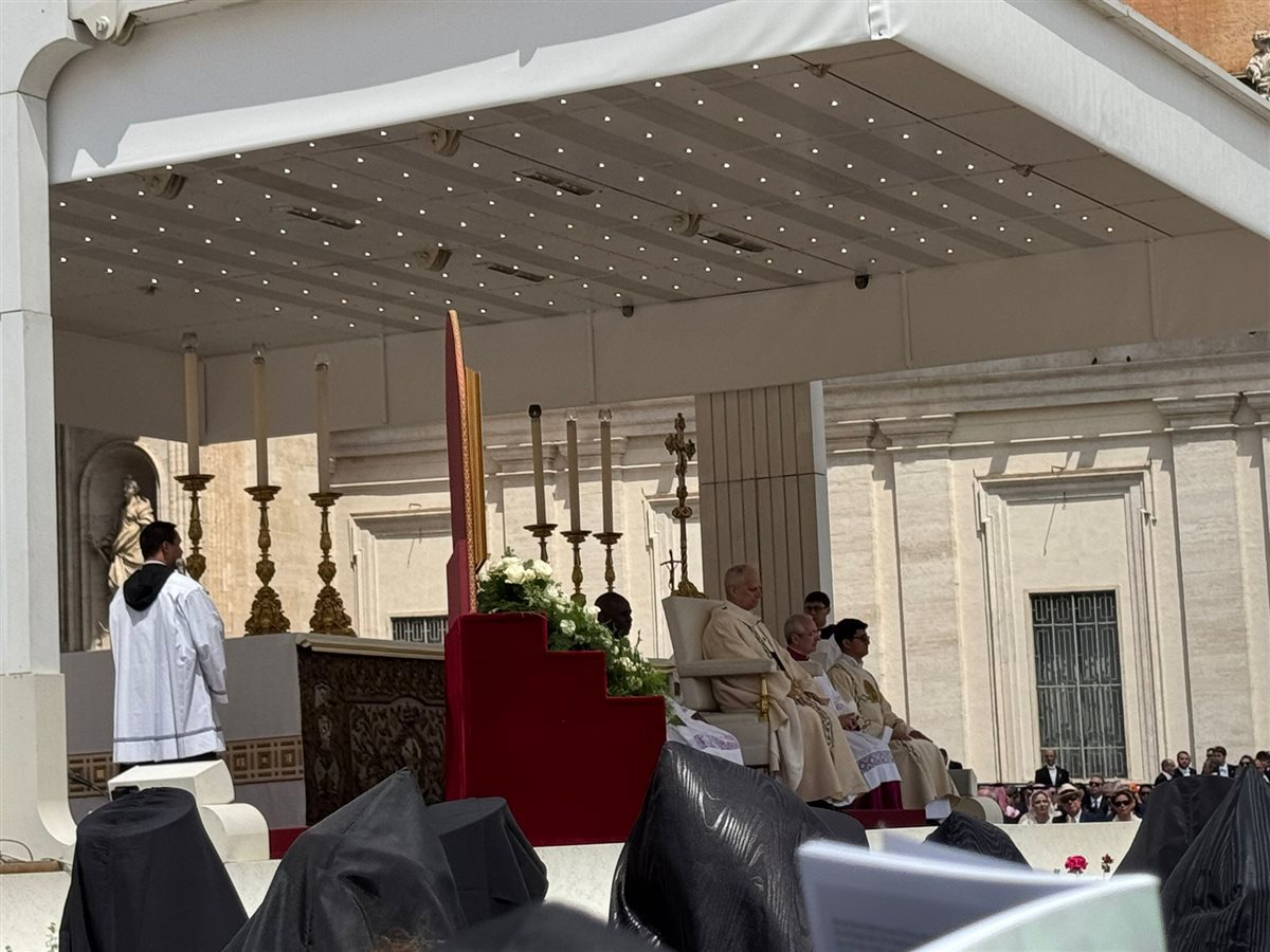 البابا تواضروس يرسل وفد كنسي لحضور تنصيب بابا الڤاتيكان الجديد