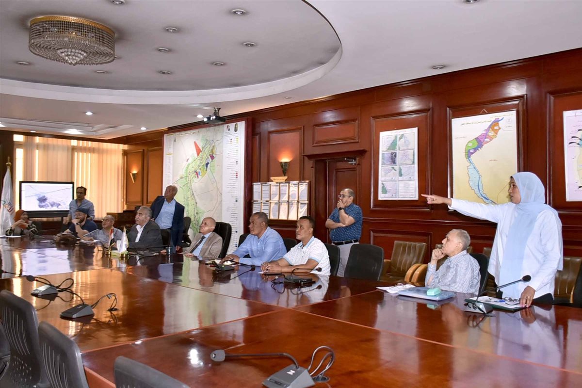 محافظ الأقصر واجتماع القطار السريع