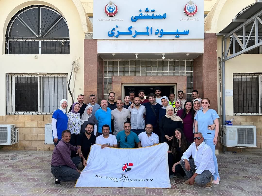 الجامعة البريطانية في مصر تنظم قوافل طبية بسيوة والحوامدية والمنيا 