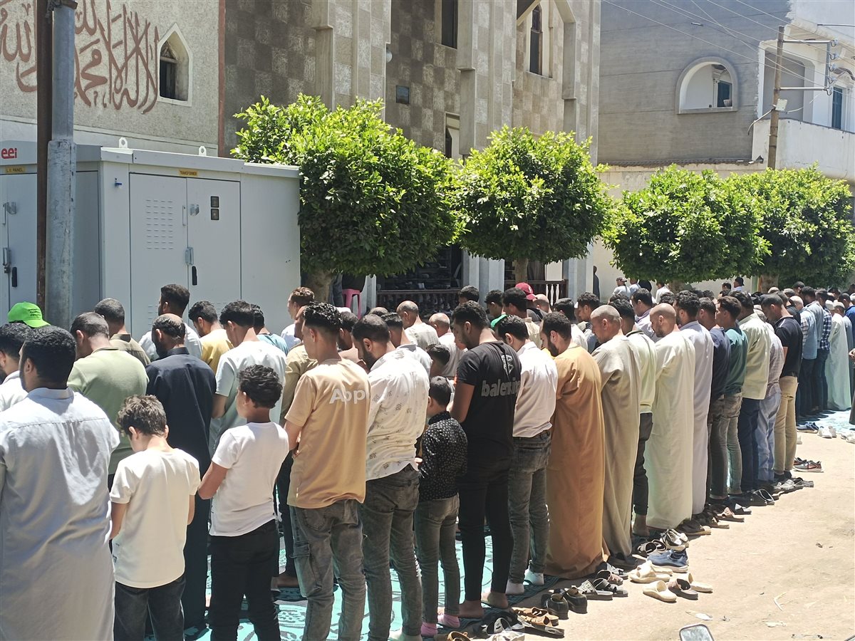 أداء صلاة الجنازة على ممرض البحيرة المتوفي أثناء تأدية عمله بمستشفى دمنهور التعليمي