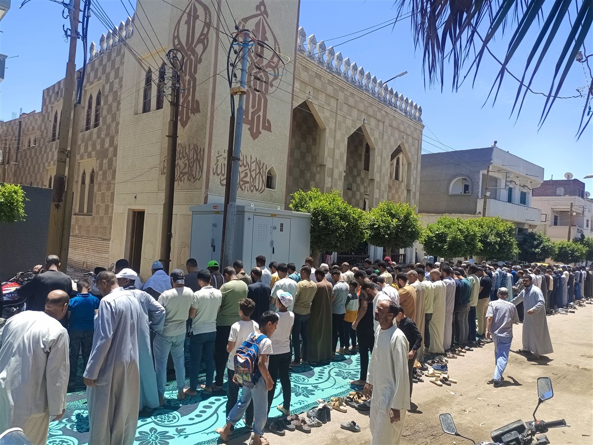 أداء صلاة الجنازة على ممرض البحيرة المتوفي أثناء تأدية عمله بمستشفى دمنهور التعليمي