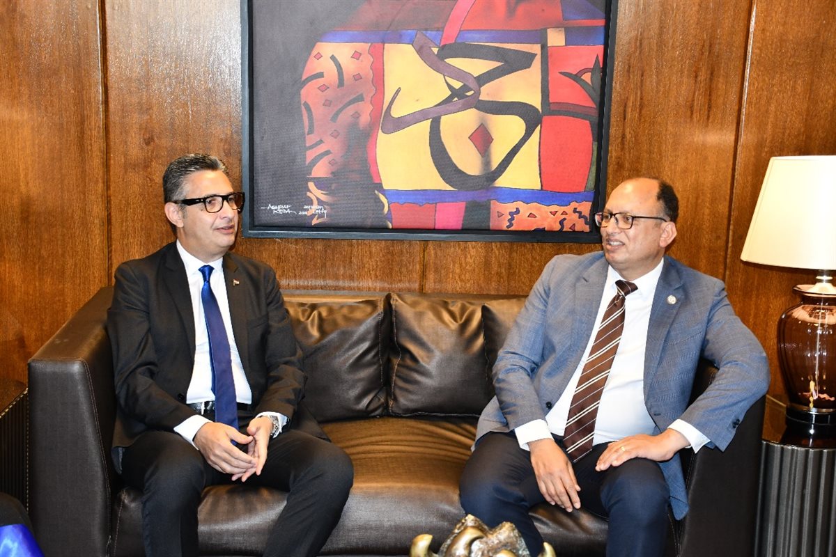 رئيس جامعة حلوان يستقبل وزير التموين والتجارة الداخلية في مجمع الفنون والثقافة