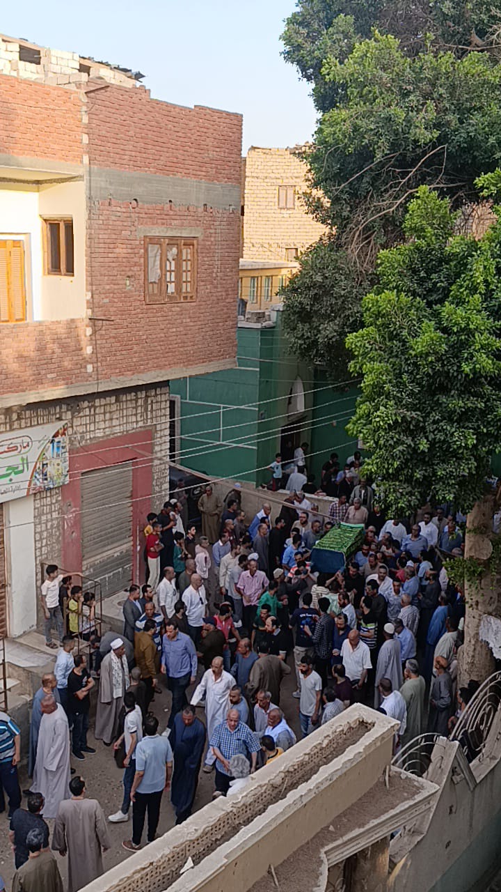  تشييع جثمان  الدكتور ياسر البرجيني طبيب الغلابة بالمنيا لمثواه الأخير