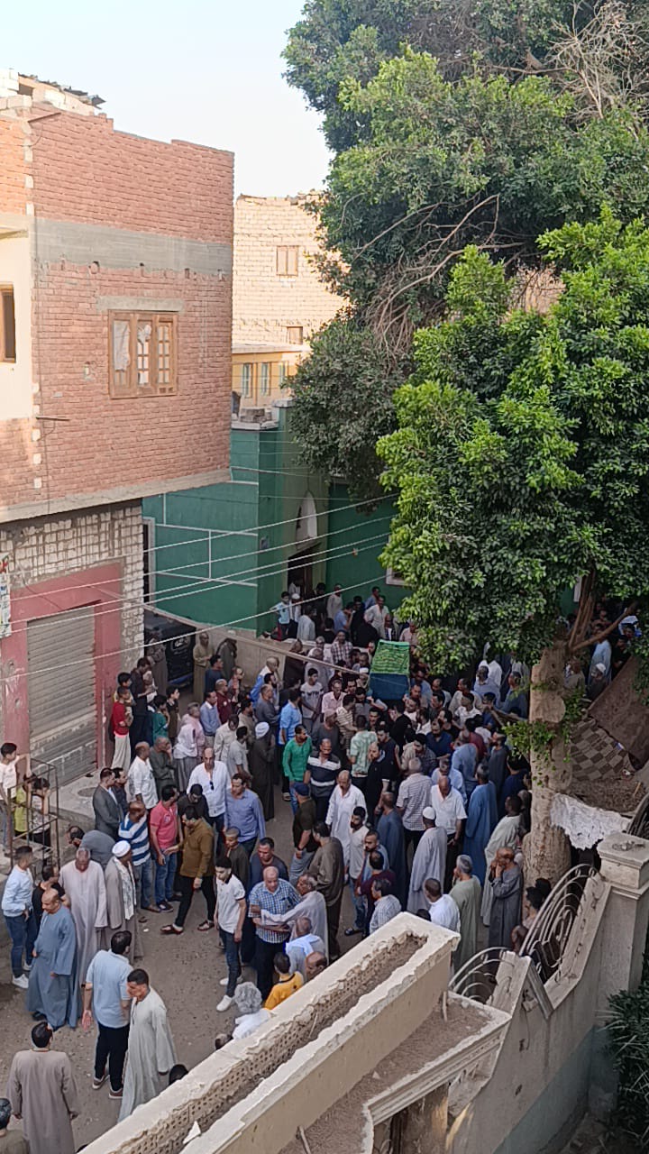  تشييع جثمان  الدكتور ياسر البرجيني طبيب الغلابة بالمنيا لمثواه الأخير