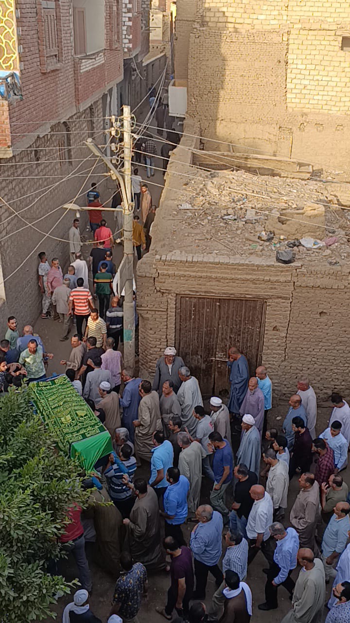  تشييع جثمان  الدكتور ياسر البرجيني طبيب الغلابة بالمنيا لمثواه الأخير