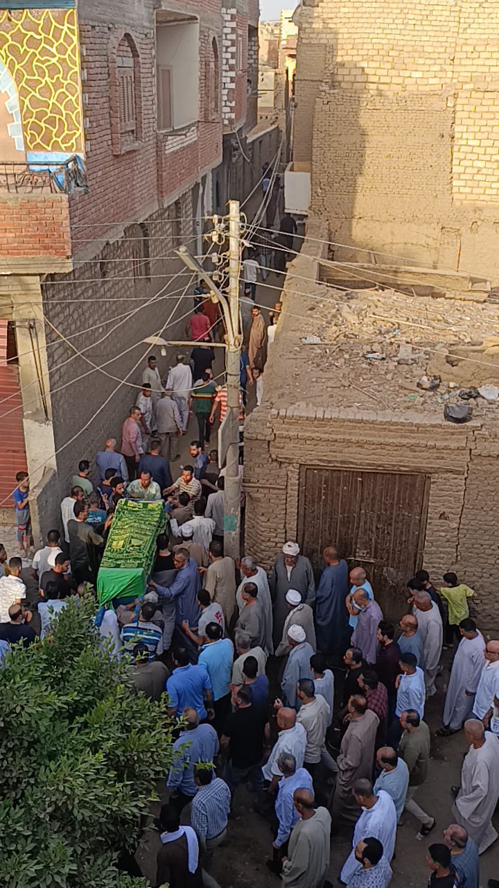  تشييع جثمان  الدكتور ياسر البرجيني طبيب الغلابة بالمنيا لمثواه الأخير