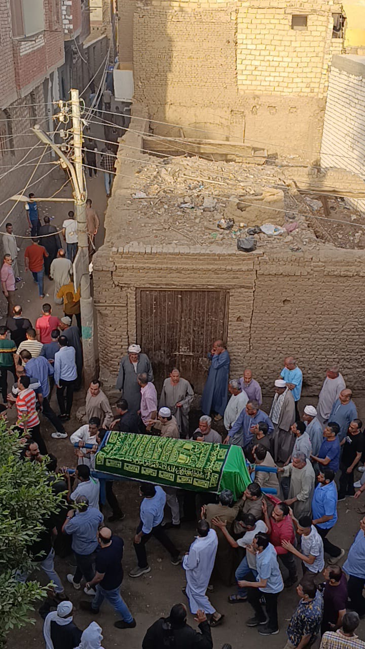  تشييع جثمان  الدكتور ياسر البرجيني طبيب الغلابة بالمنيا لمثواه الأخير