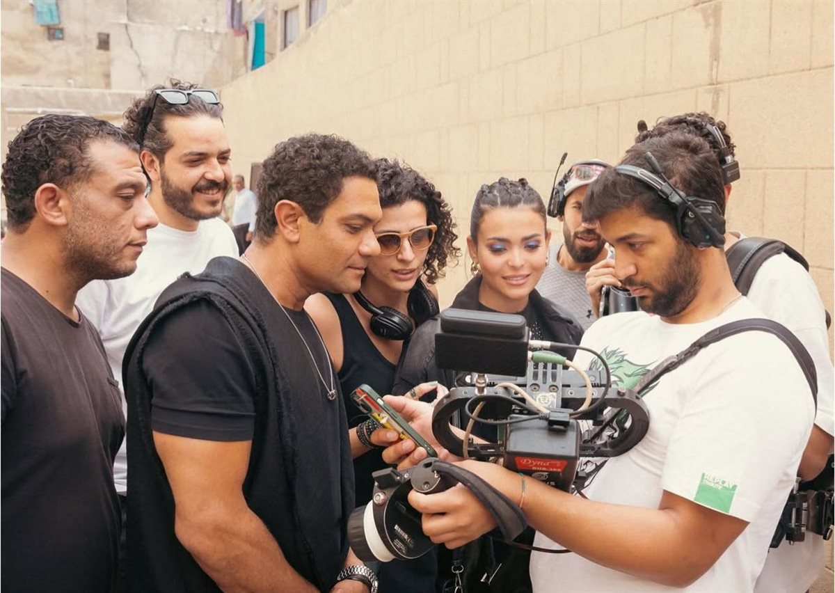 صور جديدة من كواليس فيلم إن غاب القط بطولة آسر ياسين