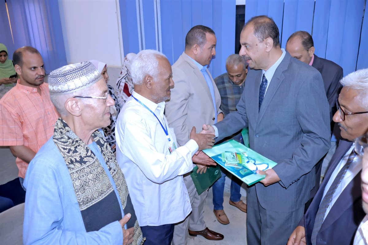 تسليم تأشيرات وتذاكر الحج للفائزين بقرعة الجمعيات الأهلية