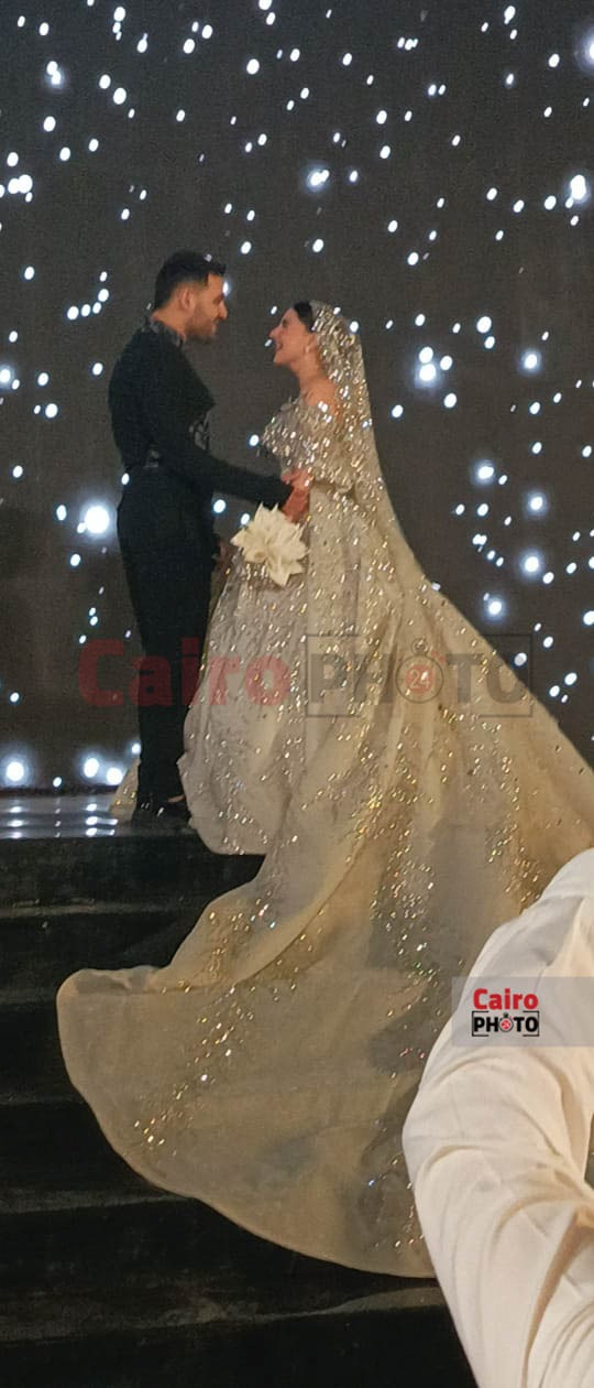 اللحظات الأولى من حفل زفاف المطرب مسلم وزوجته يارا