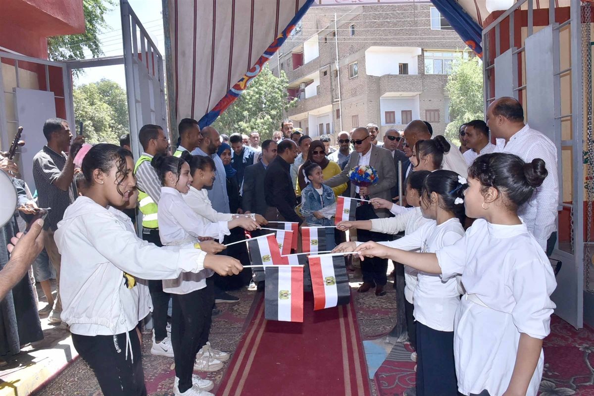 محافظ الأقصر وافتتاح محطات صرف صحي