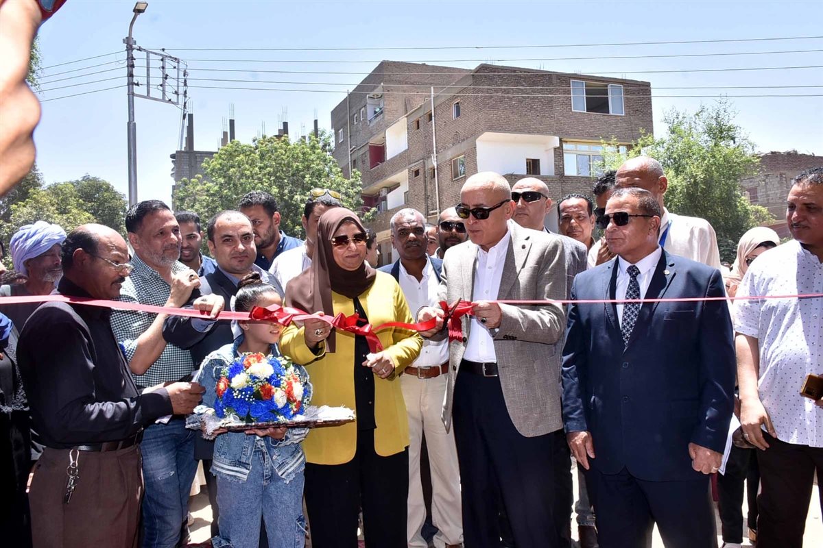 محافظ الأقصر وافتتاح محطات صرف صحي