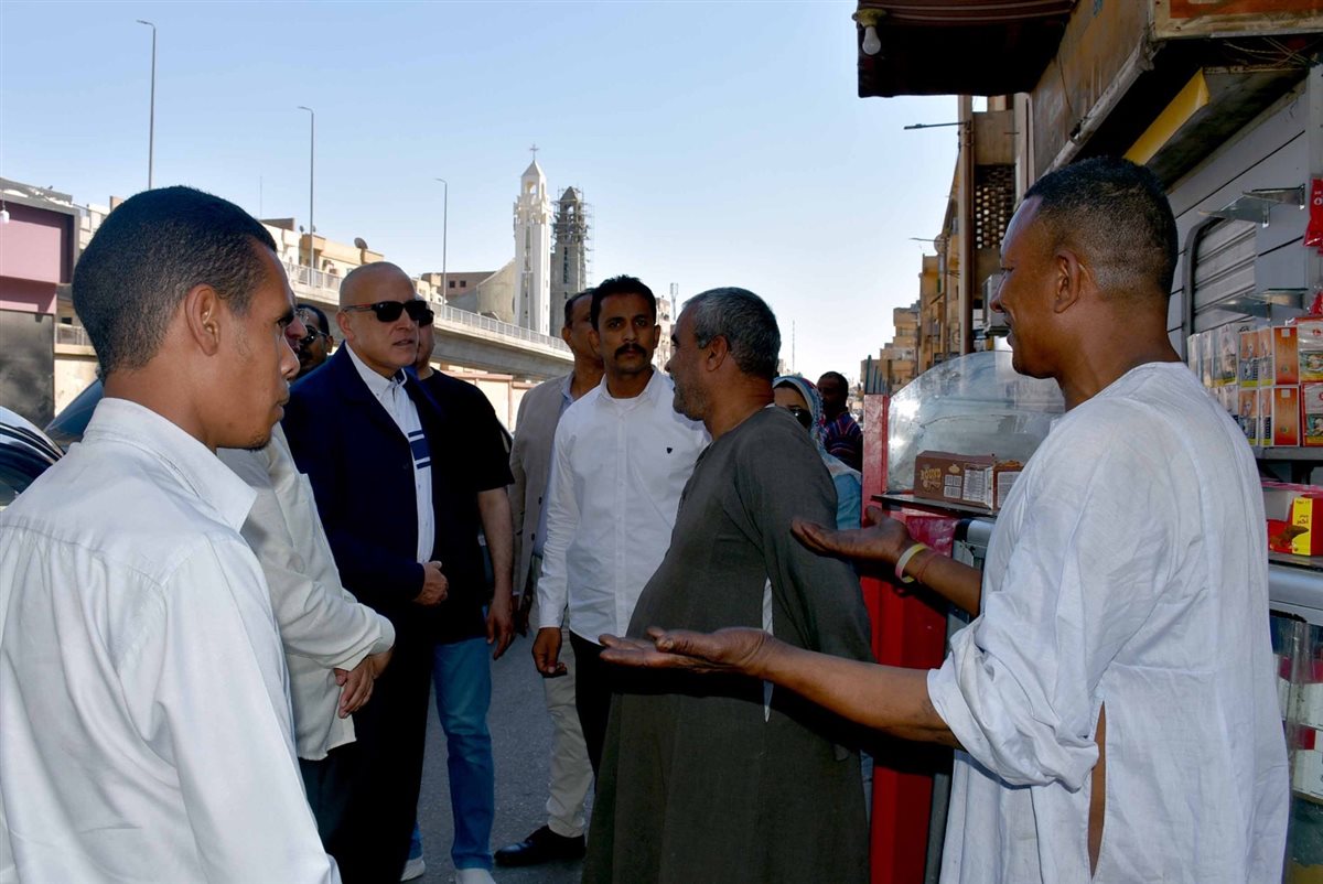 محافظ الأقصر وجولة ميدانية فى شوارع المدينة
