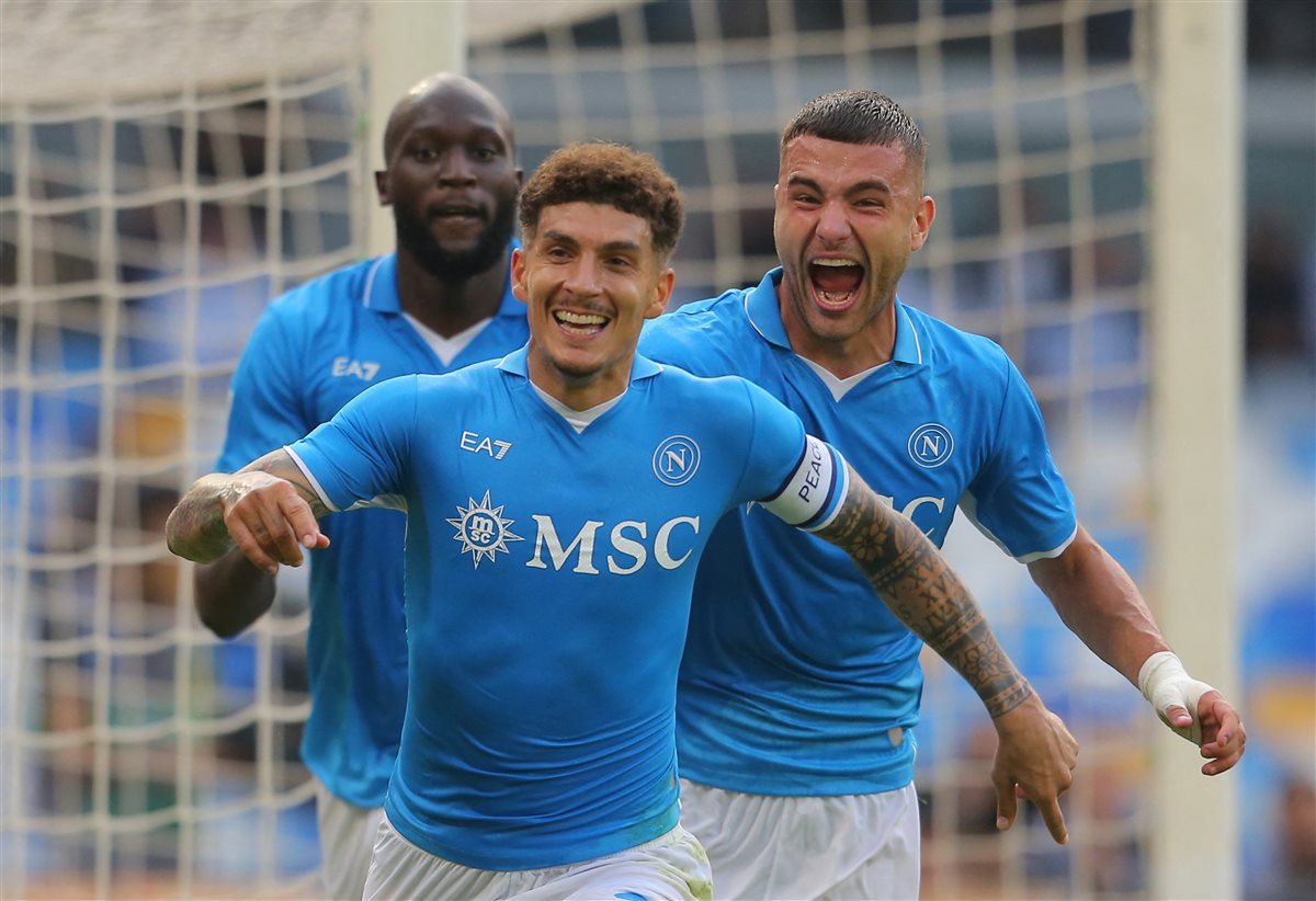 القنوات الناقلة لمشاهدة بث مباشر مباراة نابولي وكالياري اليوم