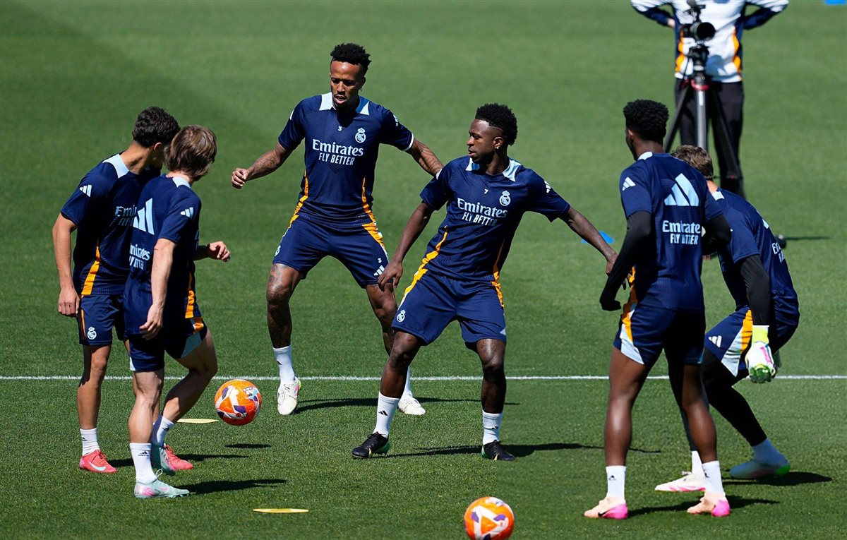 المدافع البرازيلي إيدير ميليتاو يعود لـ تدريبات ريال مدريد