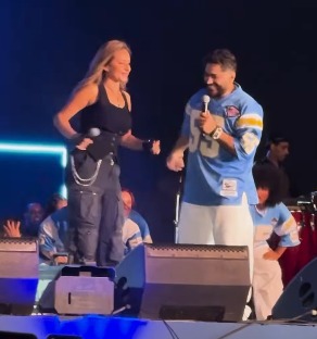 نيللي كريم مفاجأة حفل تامر حسني في ريد بول جوك بوكس