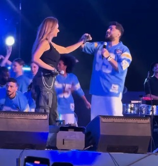 نيللي كريم مفاجأة حفل تامر حسني في ريد بول جوك بوكس