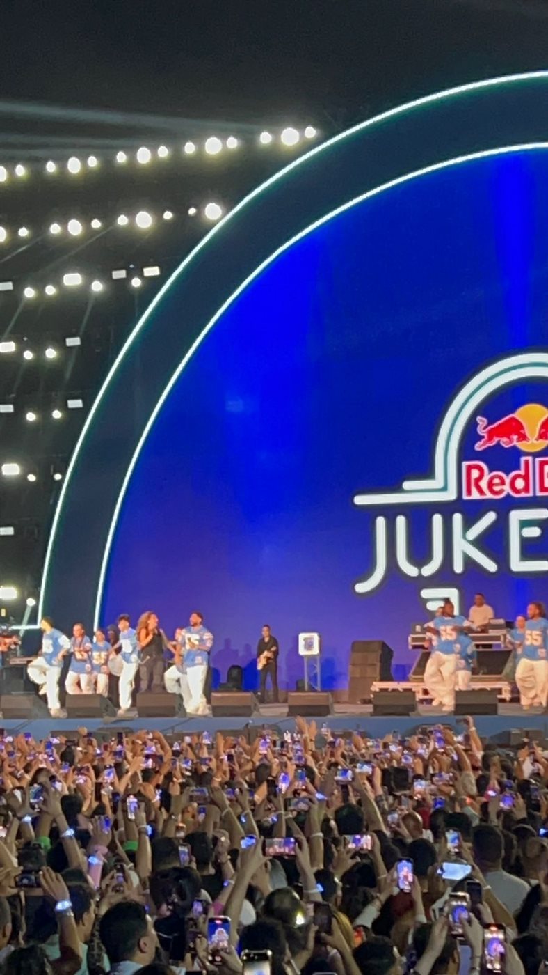 نيللي كريم مفاجأة حفل تامر حسني في ريد بول جوك بوكس