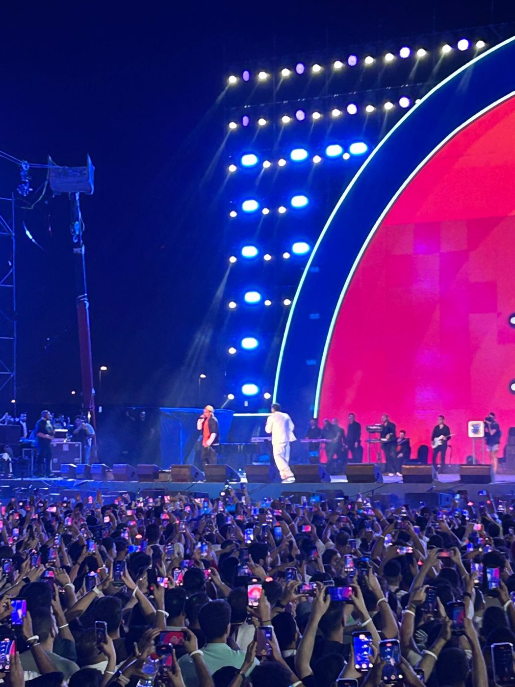 مفاجآت حفل تامر حسني