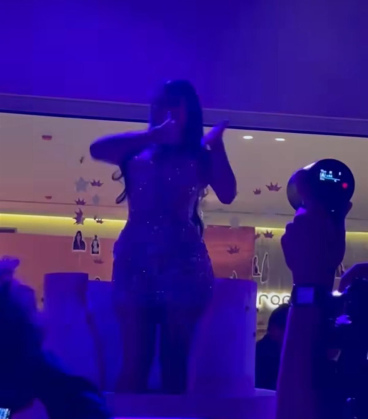 لبست توليتة.. أسماء جلال تحتفل بعيد ميلادها الـ30 وسط أجواء صاخبة وحضور نجوم الفن