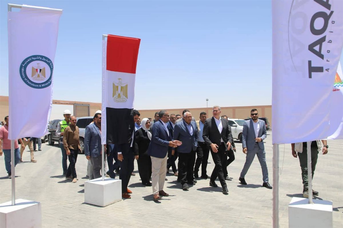 جانب من زيارة وزير البترول للوادى الجديد