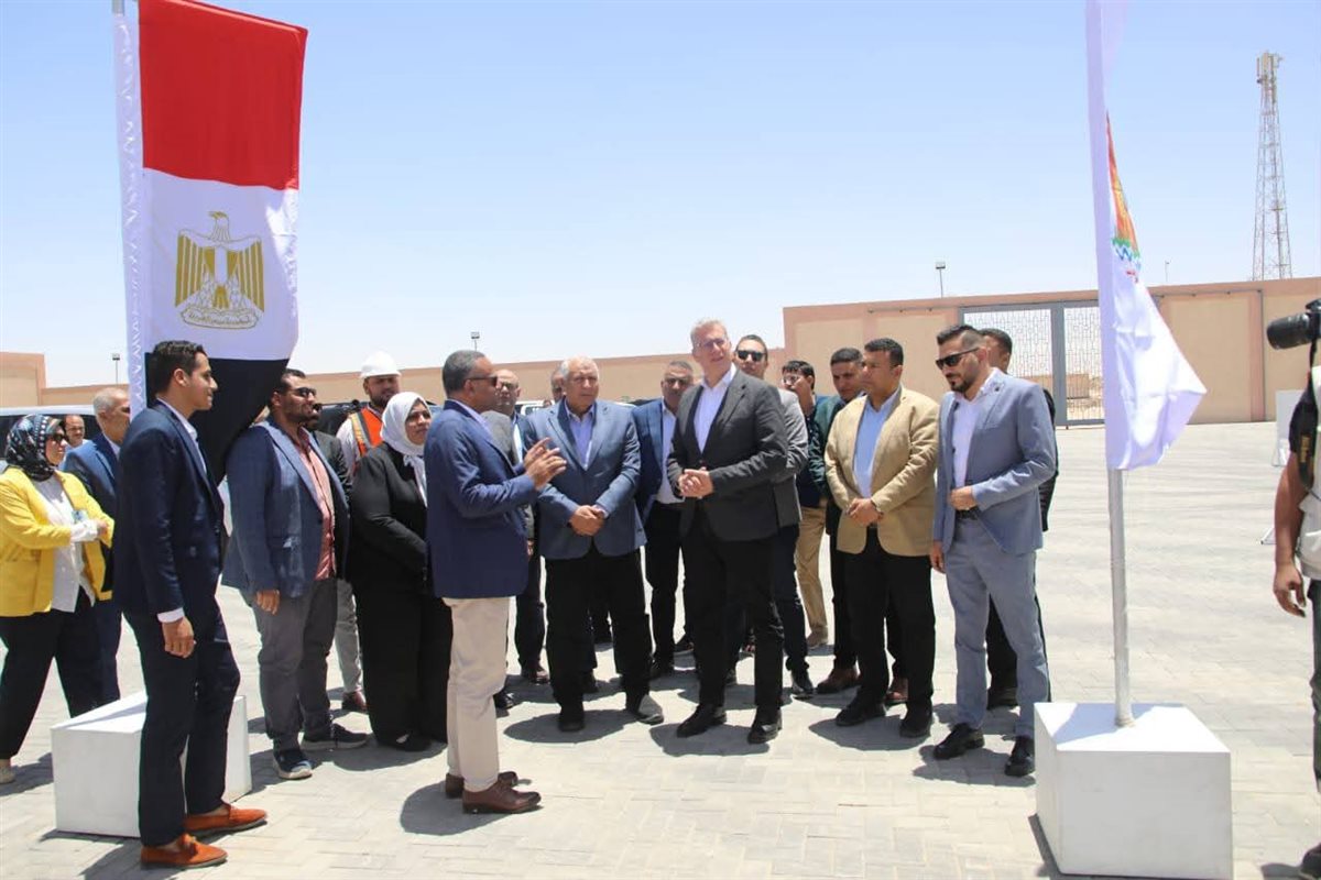 جانب من زيارة وزير البترول للوادى الجديد