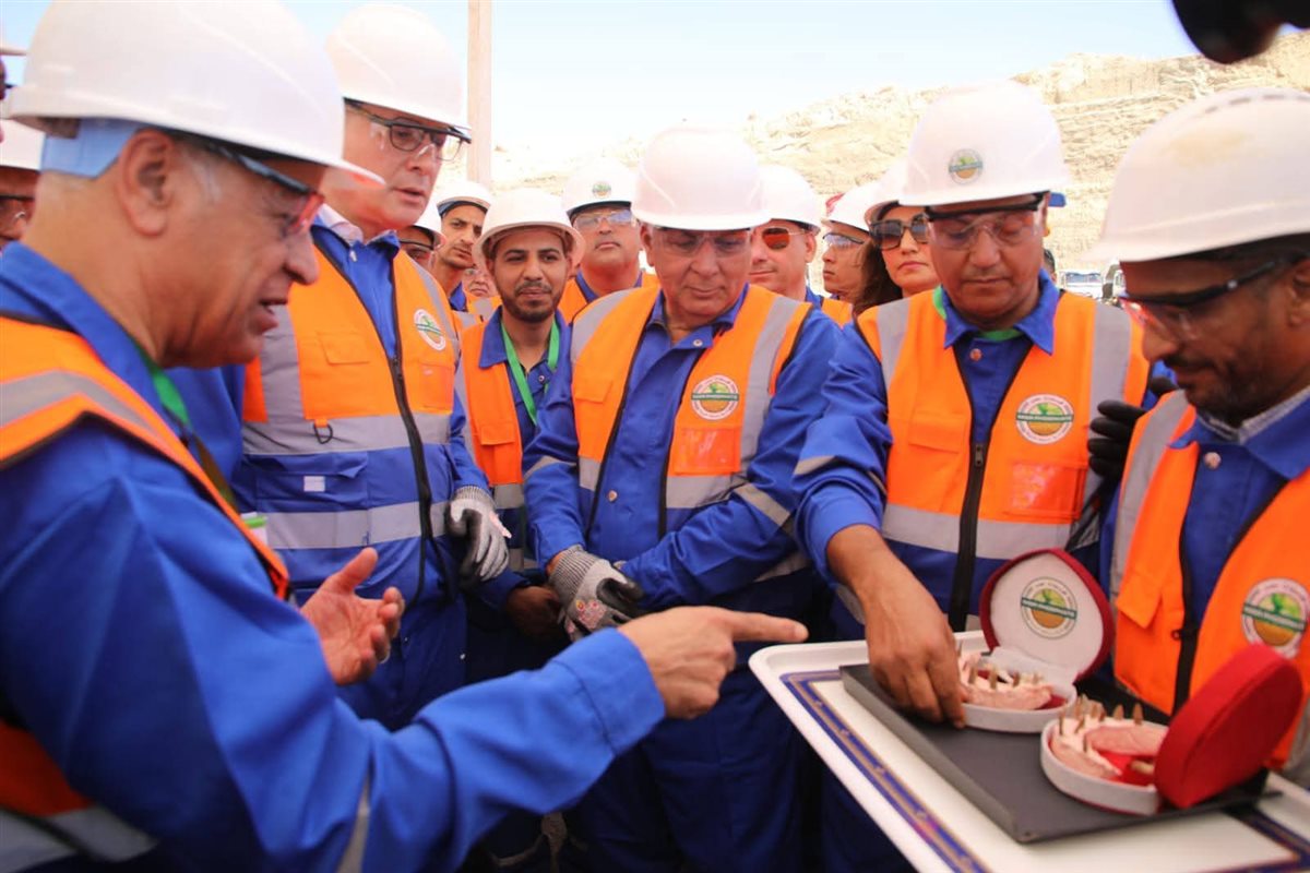 جولة وزير البترول في الوادى الجديد