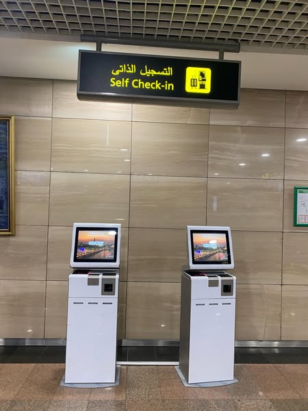 25 جهاز لإنهاء إجراءات السفر ذاتيا بمطار القاهرة الدولي