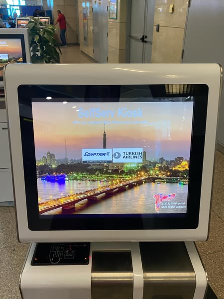 25 جهاز لإنهاء إجراءات السفر ذاتيا بمطار القاهرة الدولي