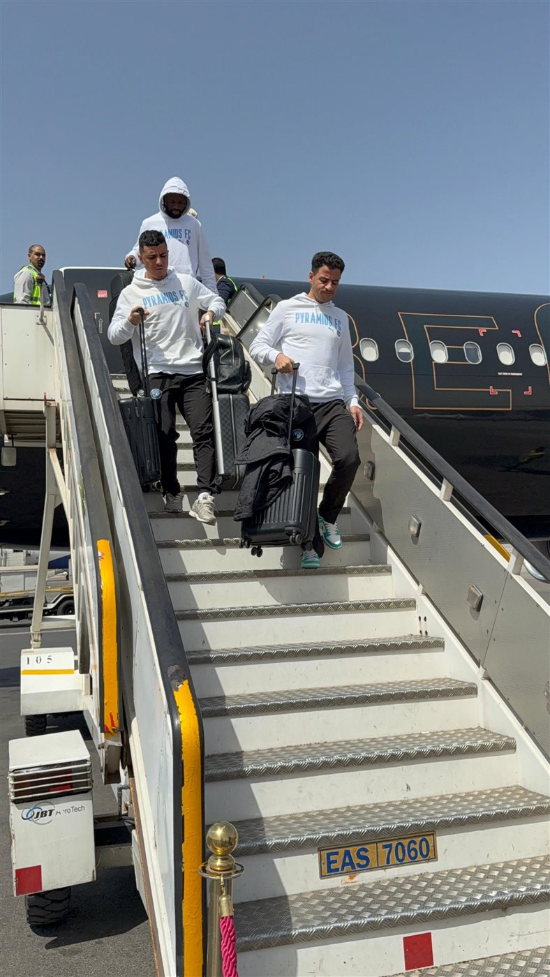 وصول بعثة بيراميدز إلى القاهرة بعد التعادل أمام صن داونز في ذهاب نهائي دوري الأبطال
