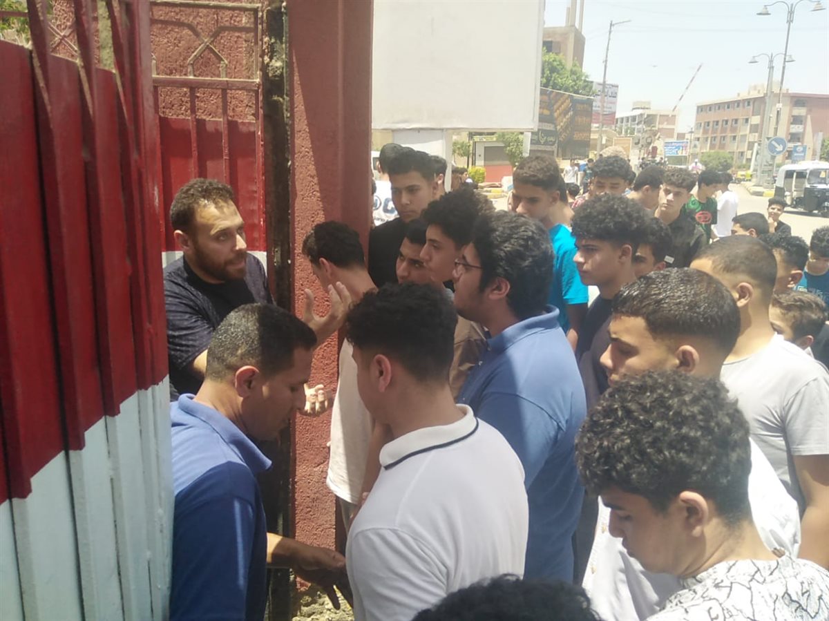 تفتيش قبل الدخول للامتحانات بالمنوفية