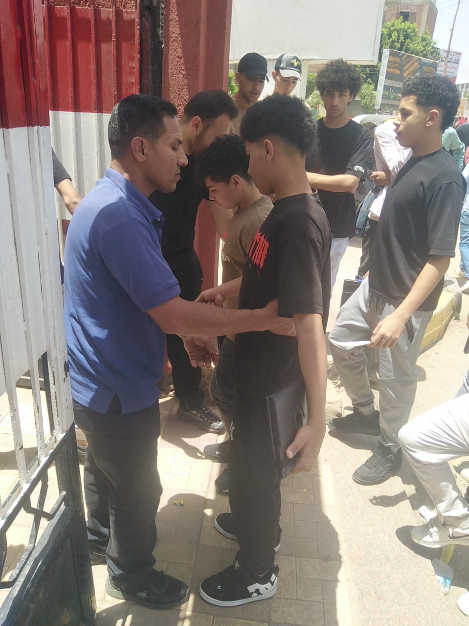 تفتيش قبل الدخول للامتحانات بالمنوفية