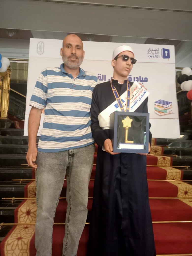 الطالب محمد الشحات بالشرقية الأزهرية يفوز المركز الأول فى مسابقة تحدى القراءة العربى فئه ذوي الهمم