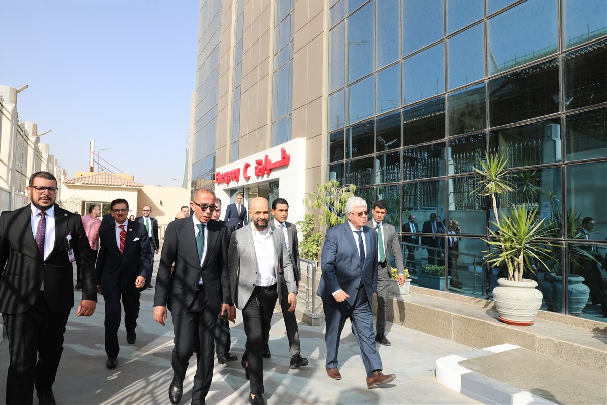 وزير التعليم العالي يتفقد مستشفى سعاد كفافي الجامعي