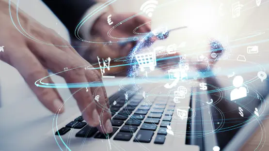 مقارنة شاملة بين أفضل أدوات الذكاء الصناعي 2025