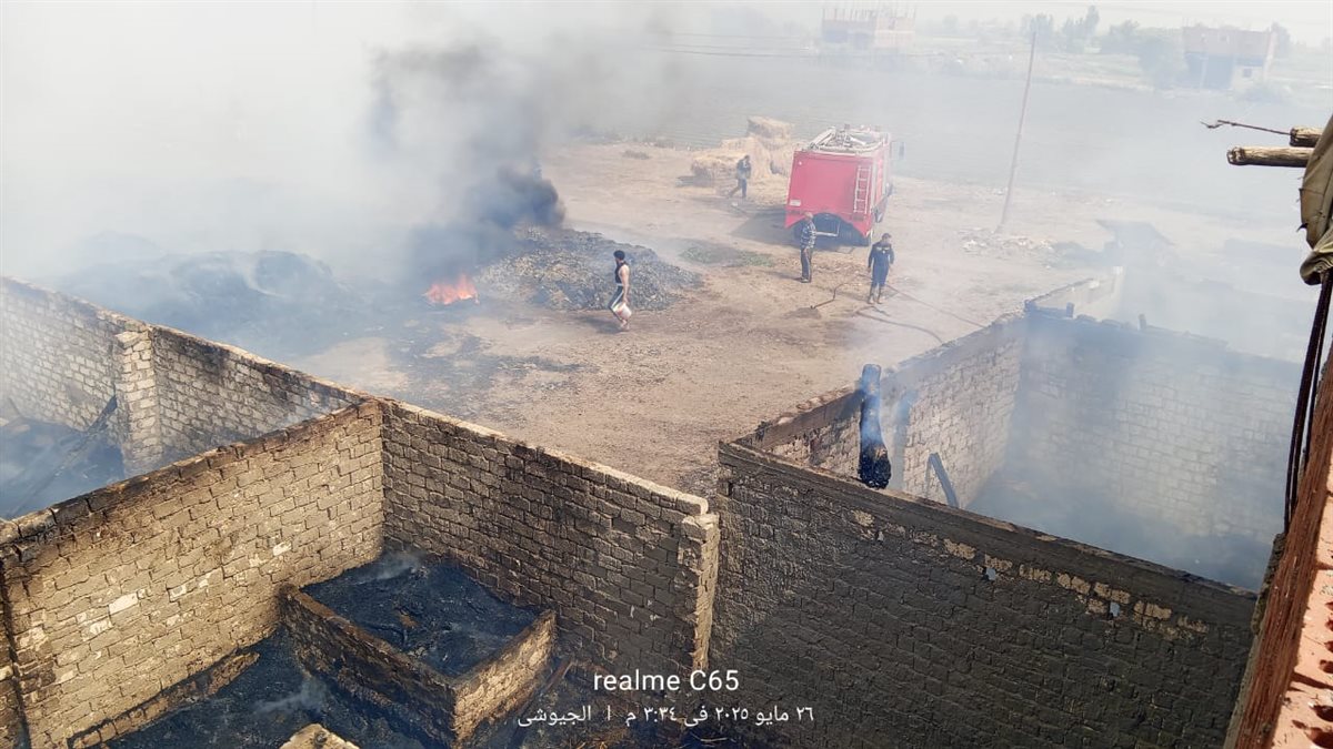 جانب من الحريق