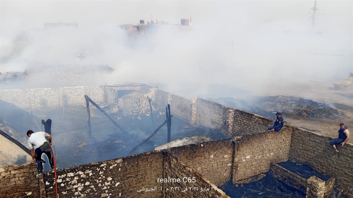 جانب من الحريق