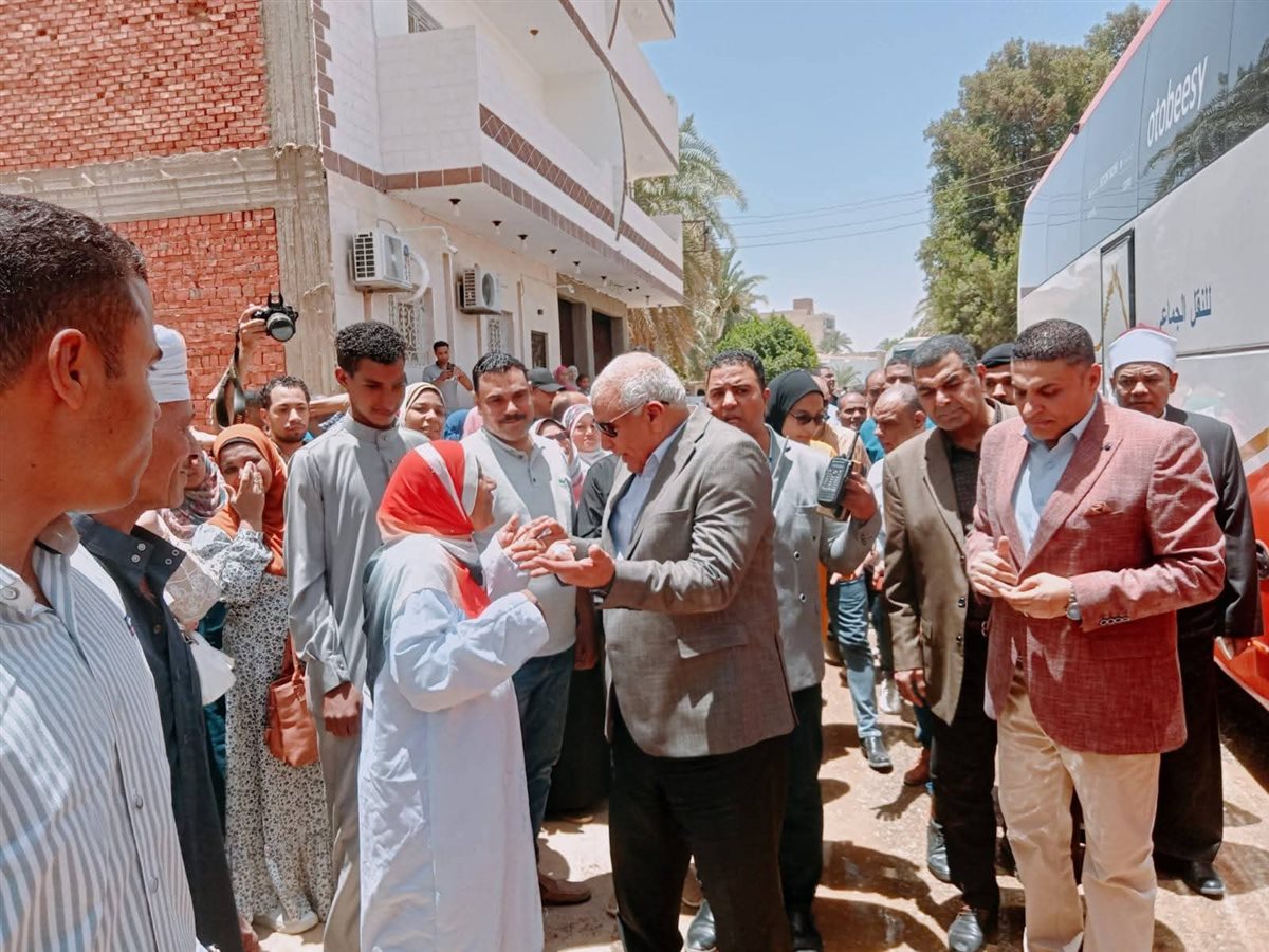 جانب من لقاء محافظ الوادى الجديد بالحجاج