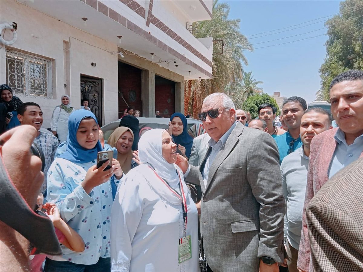 جانب من لقاء محافظ الوادى الجديد بالحجاج