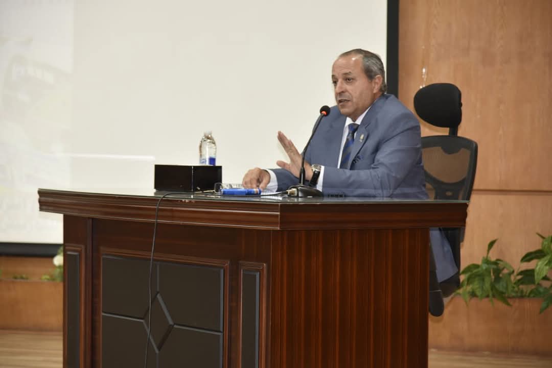 لقاء محافظ بورسعيد بـ مؤجروا الشماسي والكراسي 