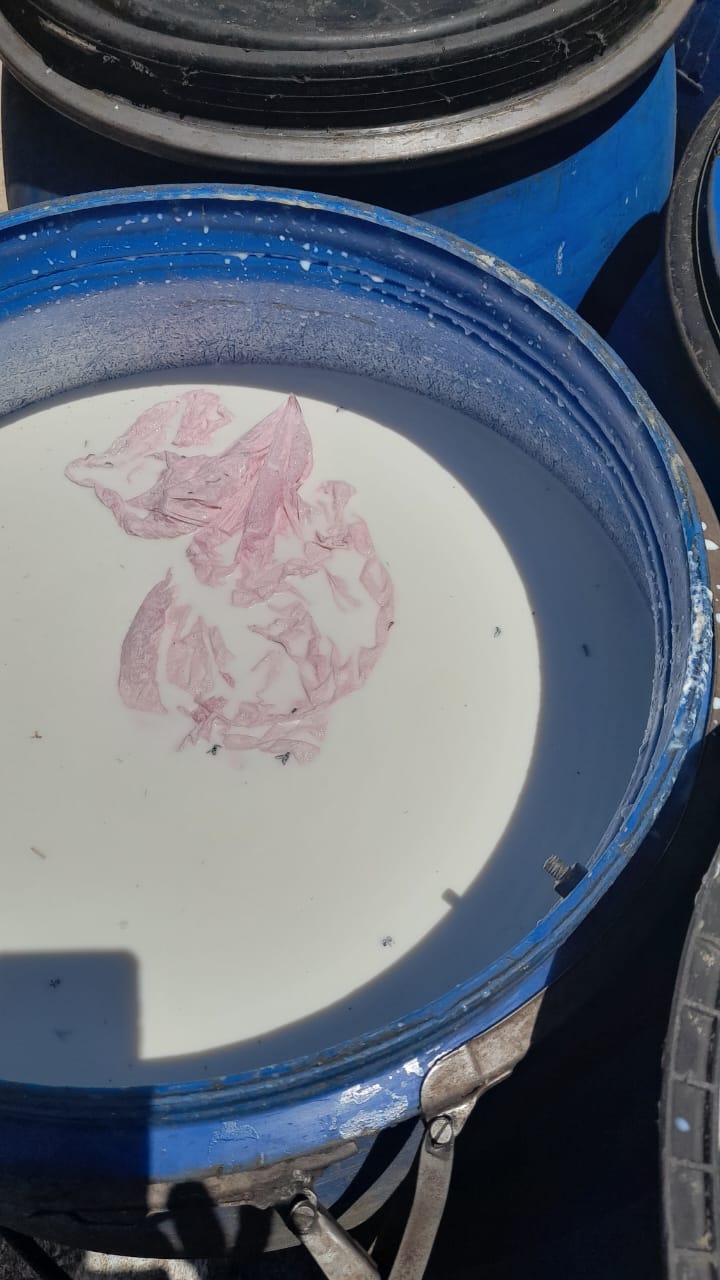 التحفظ على 900 لتر من الألبان الغير صالحة للإستهلاك الآدمي بالبحيرة