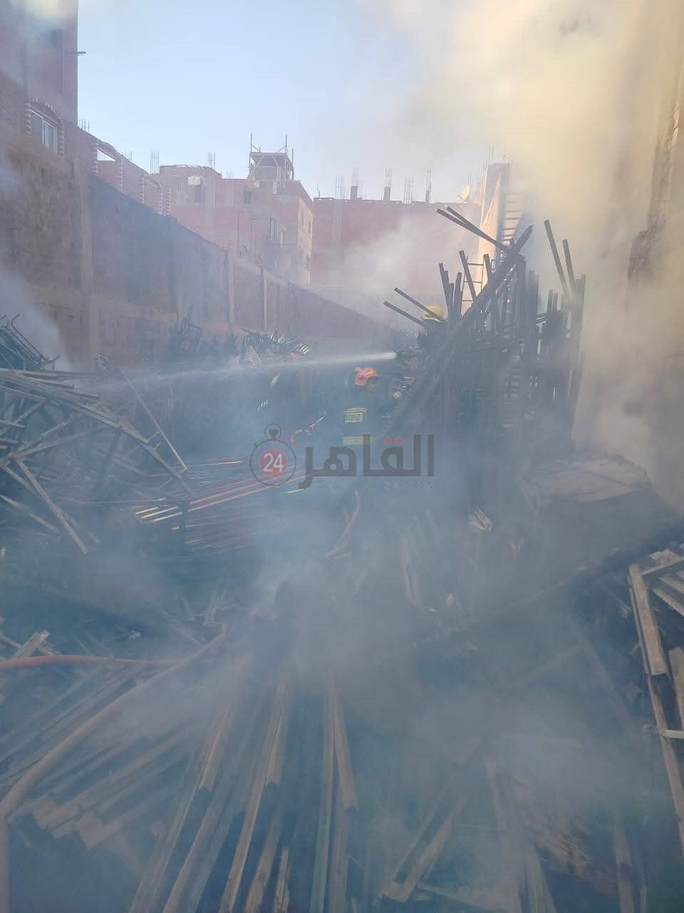 حريق هائل يلتهم مخزن فراشة