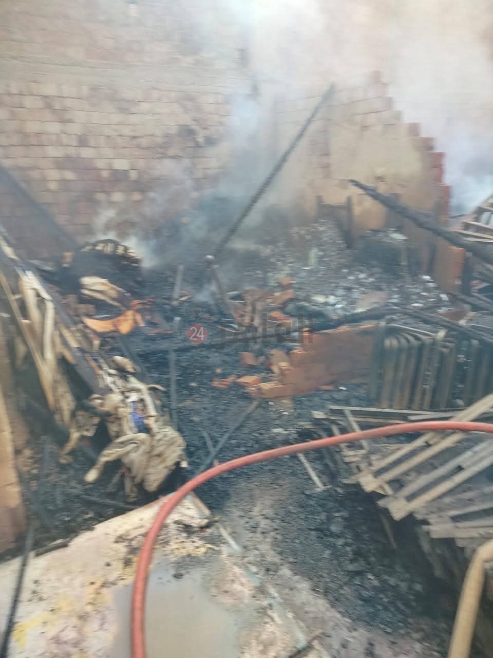 حريق هائل يلتهم مخزن فراشة