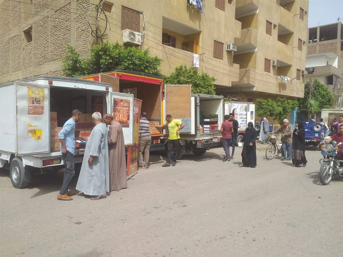 سوق اليوم الواحد بالبياضية بالأقصر