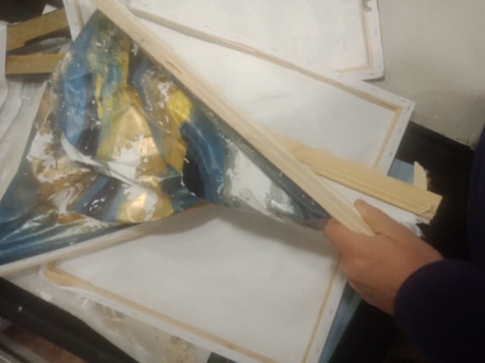 مقتنيات أية عادل مكسرة واسكرينات تهديد وعلامات تعذيب علي جسدها