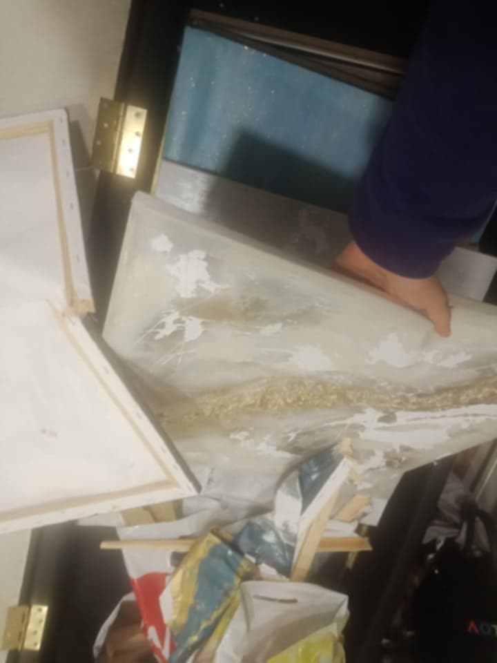 مقتنيات أية عادل مكسرة واسكرينات تهديد وعلامات تعذيب علي جسدها