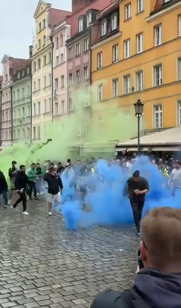 اشتباكات عنيفة بين جماهير تشيلسي وريال بيتيس