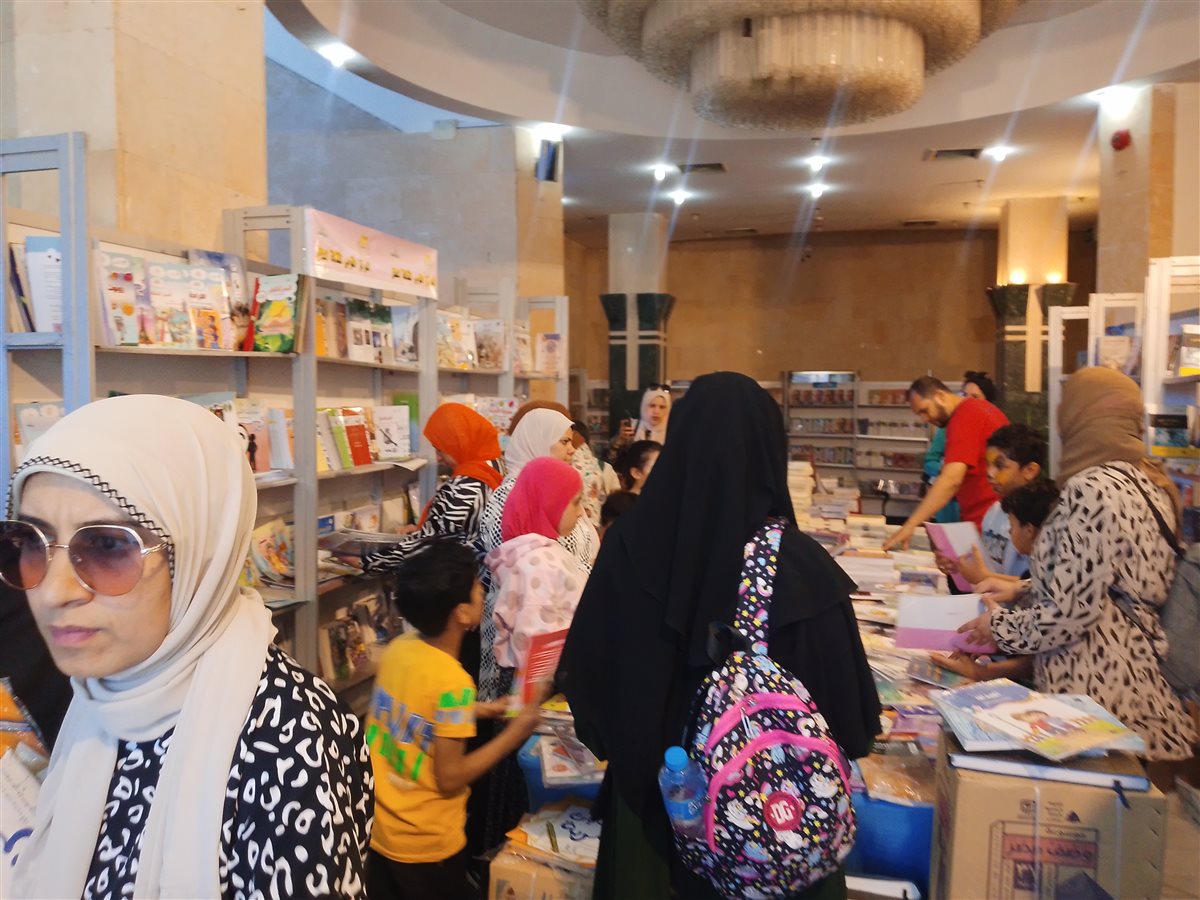 إقبال على معرض الكتاب بالدقهلية