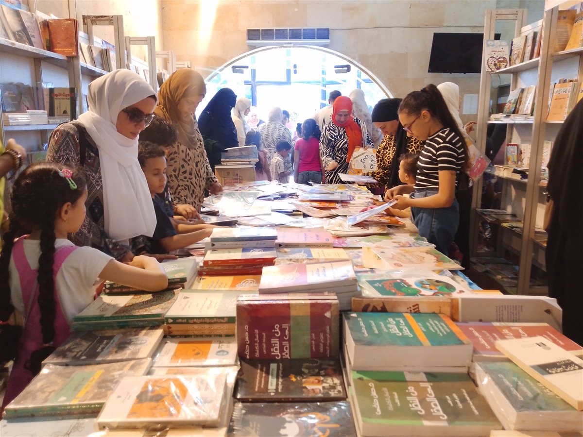 إقبال على معرض الكتاب بالدقهلية