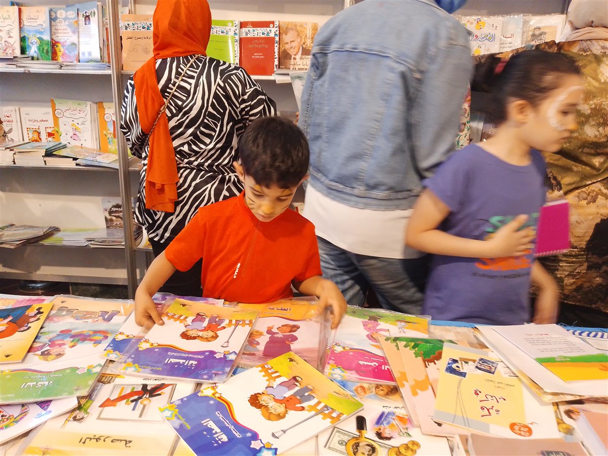 إقبال على معرض الكتاب بالدقهلية